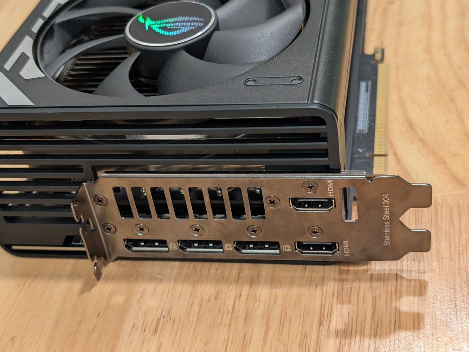 عرض BH: بطاقة الرسومات ASUS RO - مراجعة Graphics Card 24Gb Gddr6X وسعره